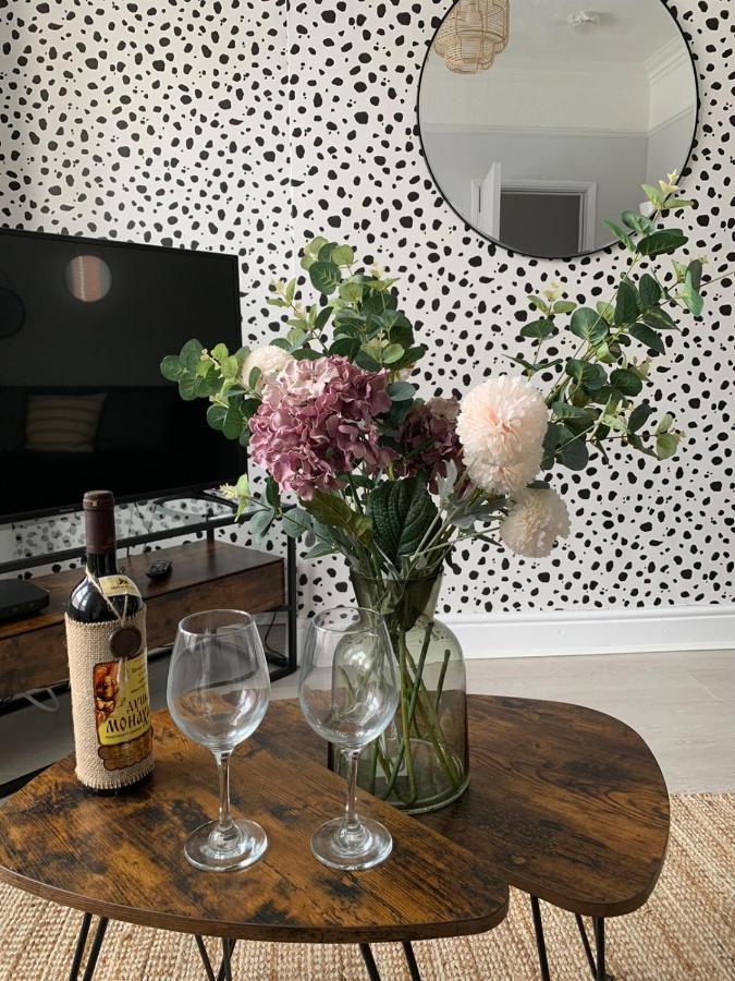 House Of Cosy Dots Villa Northampton Exterior photo