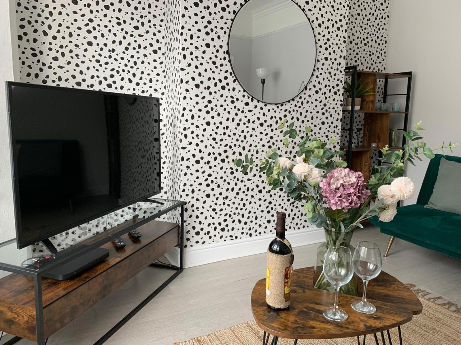 House Of Cosy Dots Villa Northampton Room photo