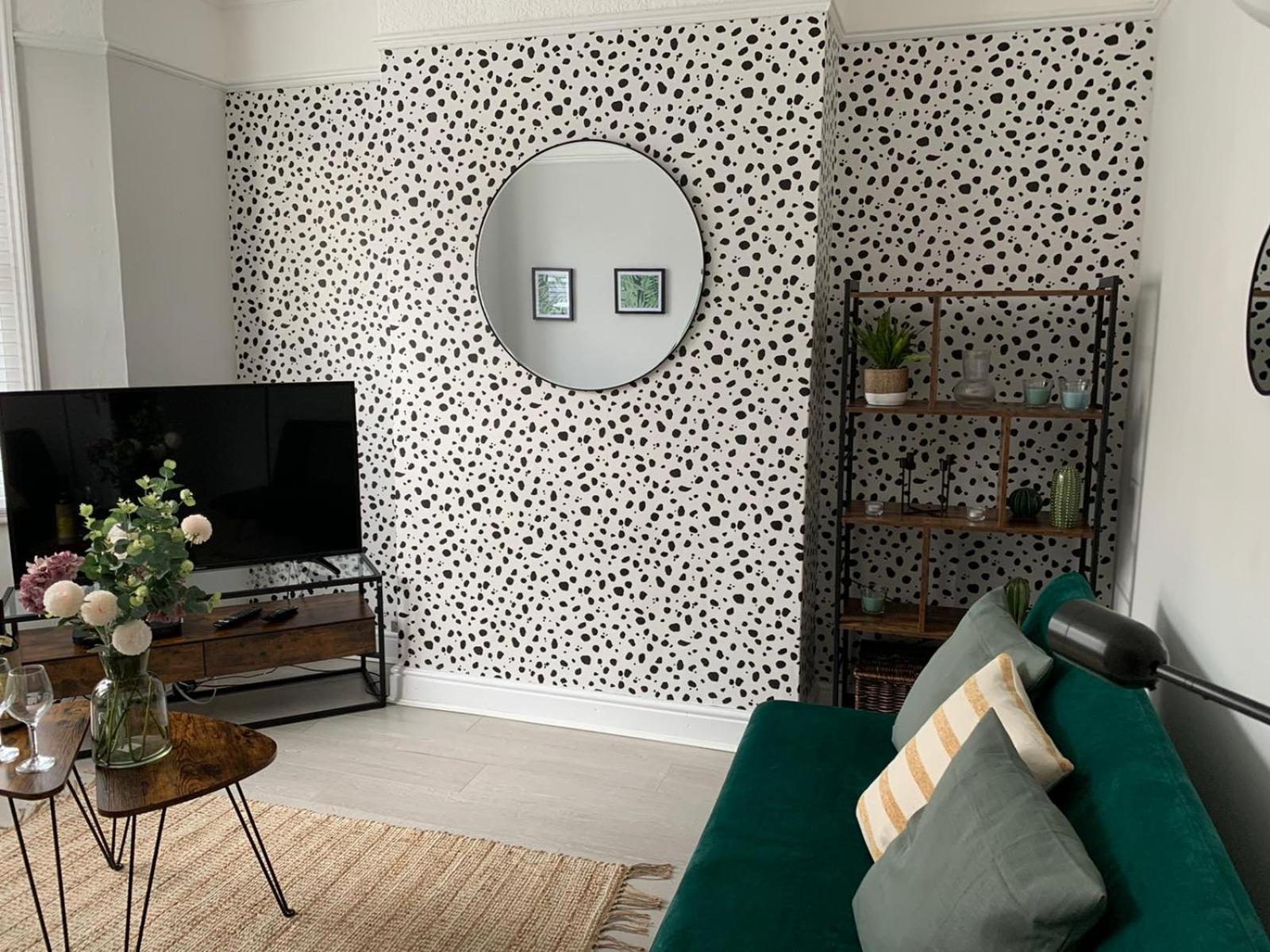 House Of Cosy Dots Villa Northampton Room photo
